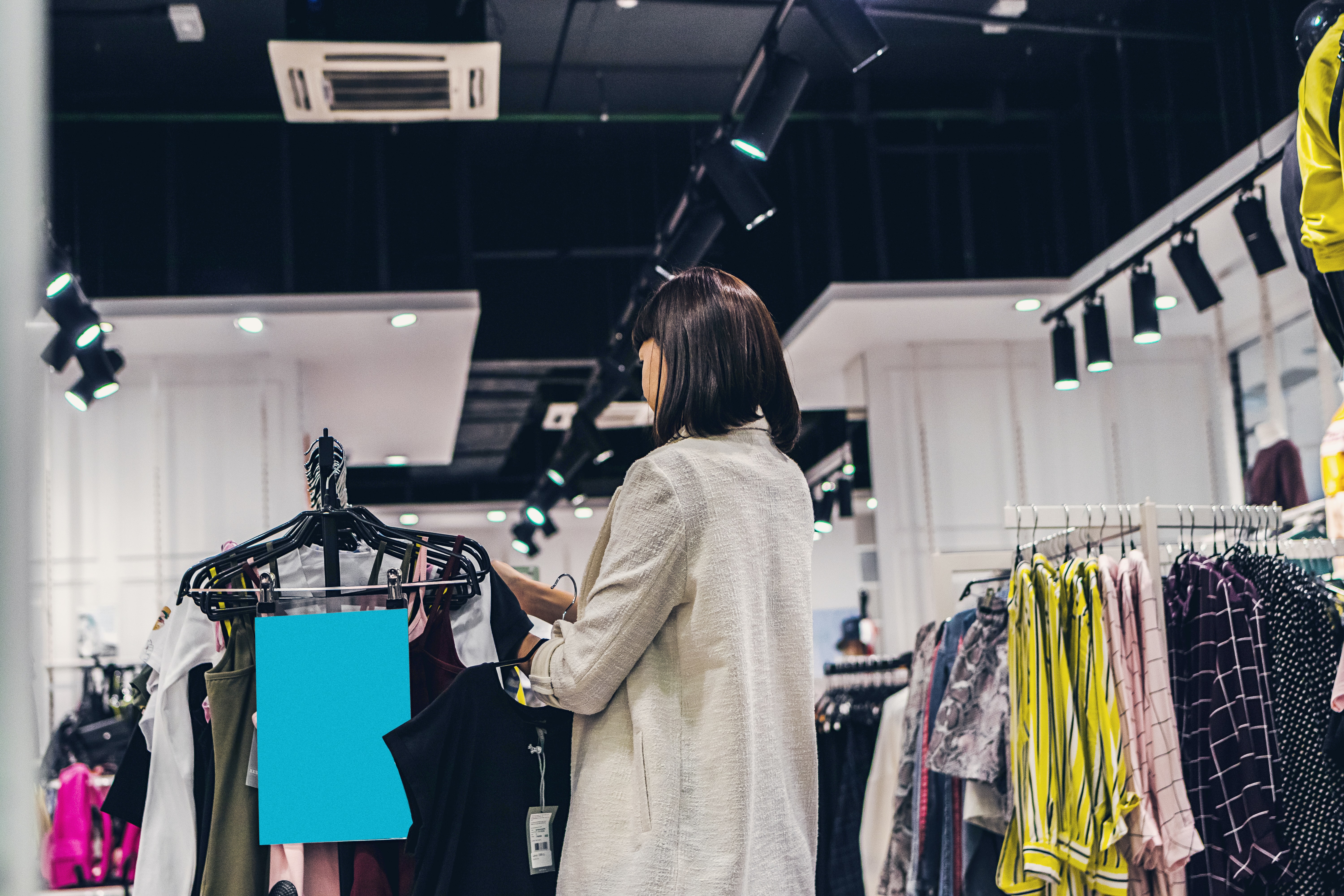 Conheça 3 boas práticas para minimizar o impacto do consumismo na moda