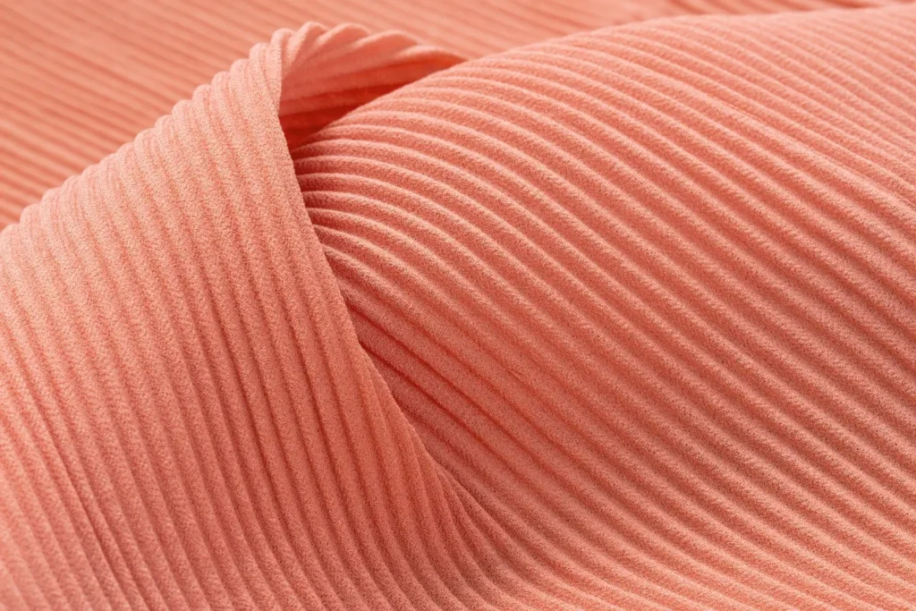 Imagem com zoom em um tecido el&aacute;stico coral