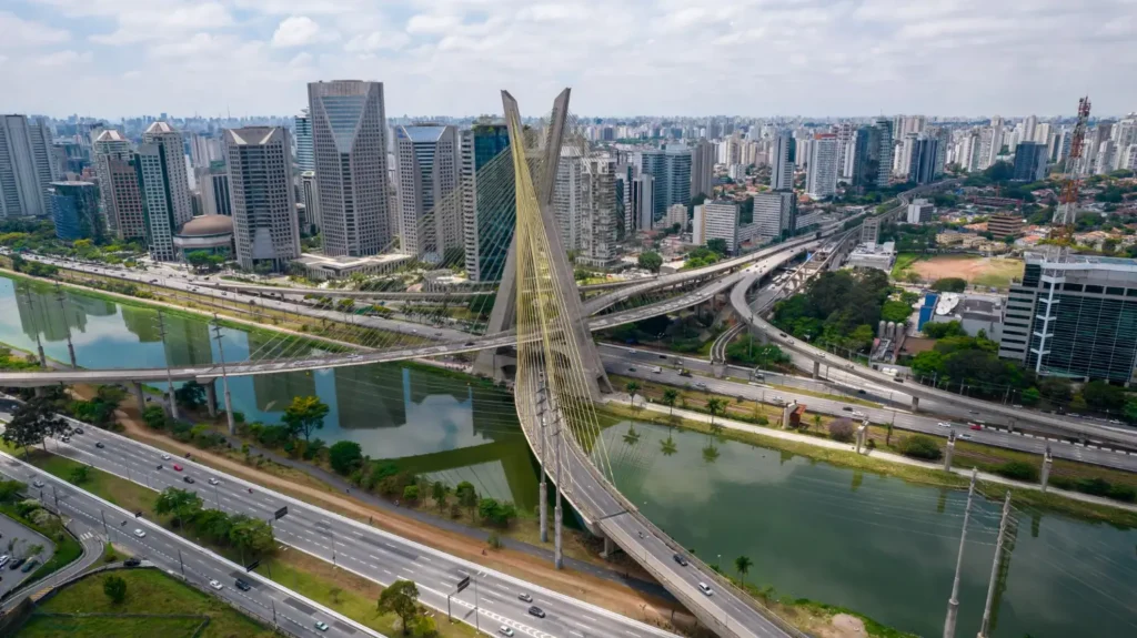 Descubra quais são os maiores polos de moda no Brasil. São Paulo é um deles!