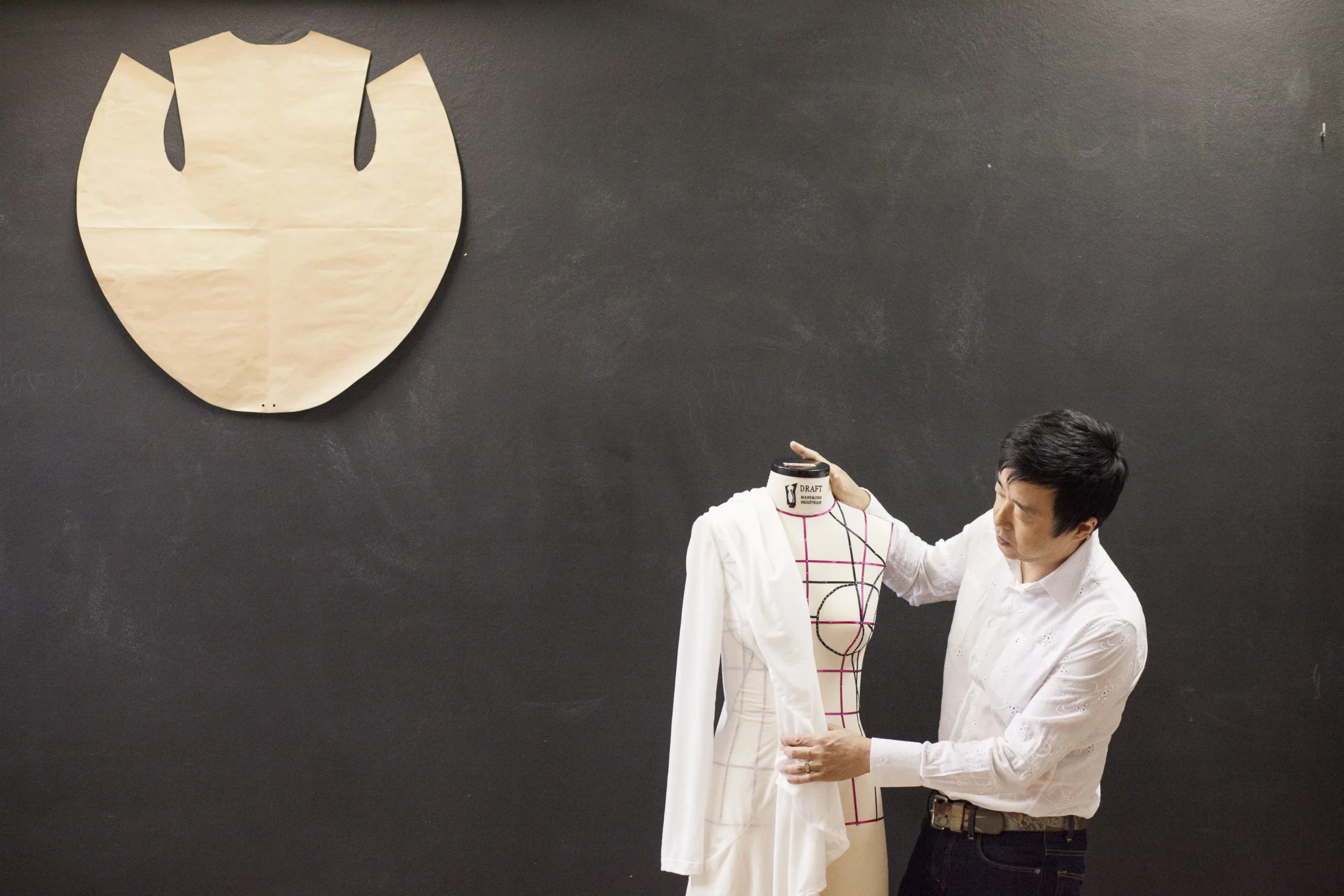 Trajetória do estilista Jum Nakao na moda brasileira