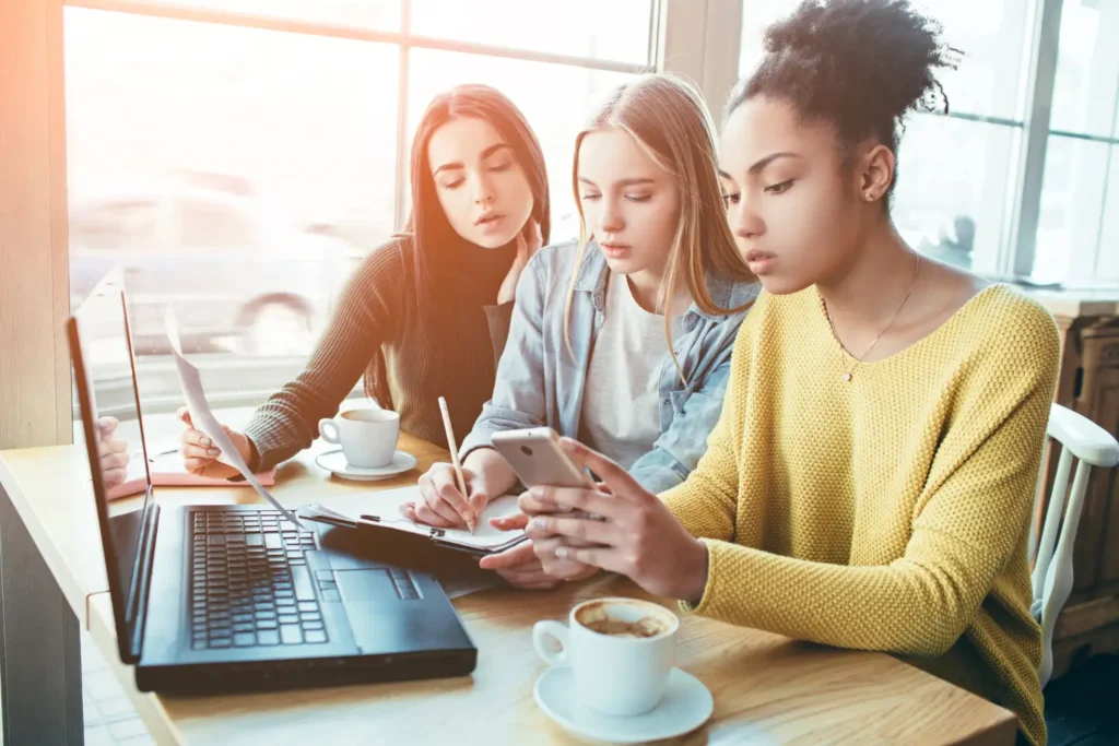 Estudantes de cursos de moda