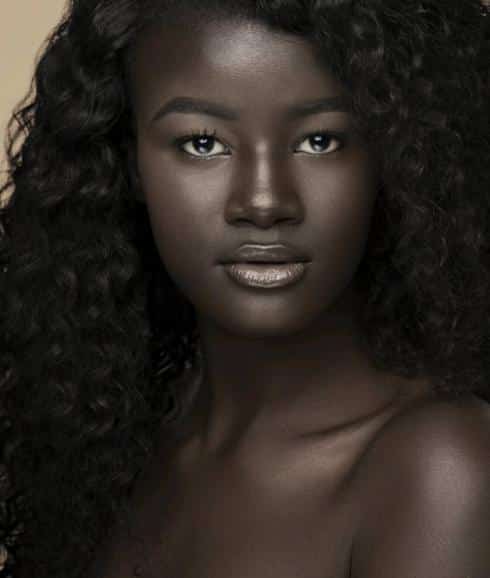 Modelo senegalesa Khoudia Diop