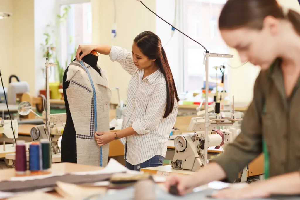 Estilistas aplicando o eco fashion na sua confecção de moda