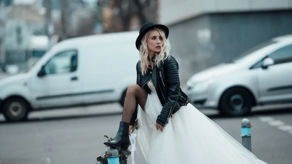 estilo de moda dramatico: Looks llamativos, contrastes fuertes y volumen