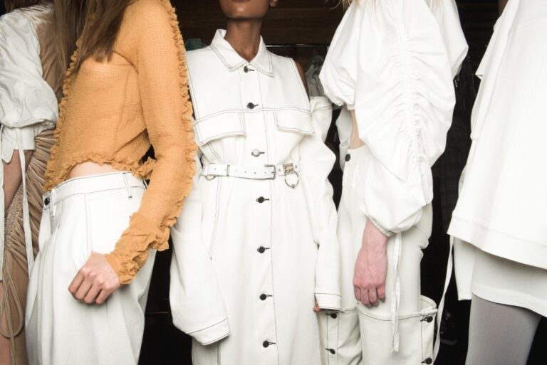 ¿Qué son las macrotendencias y cómo influyen en la moda?