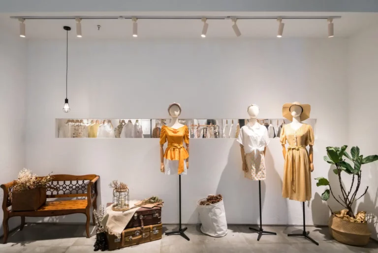 Discover 3 expert tips for composing a fashion product mix