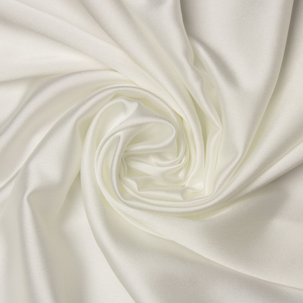 Tecido cetim com toque de seda na cor branco.