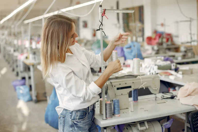 What is a private label, and what are the advantages of this type of business? 