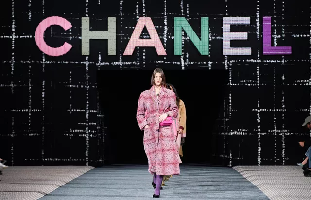 Desfile Chanel uma das marcas mais conhecidas da história da moda 