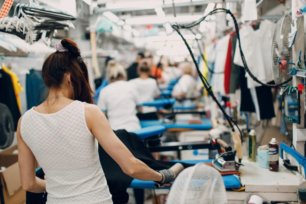 Produção de roupas para revender direto da fábrica.