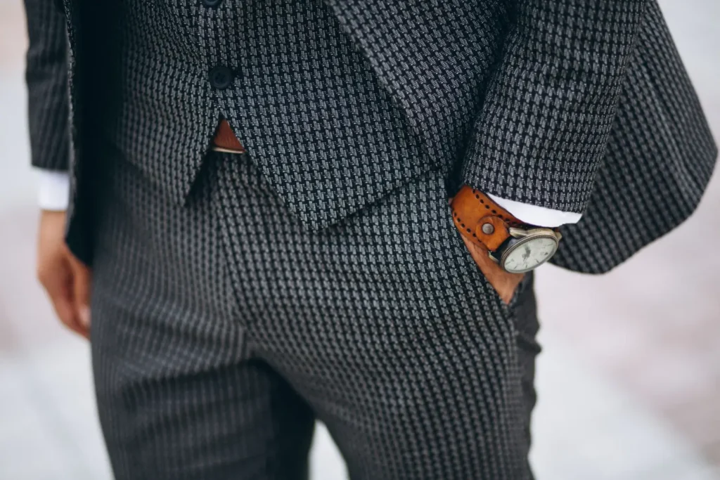 The side seam pocket is classic and discreet.