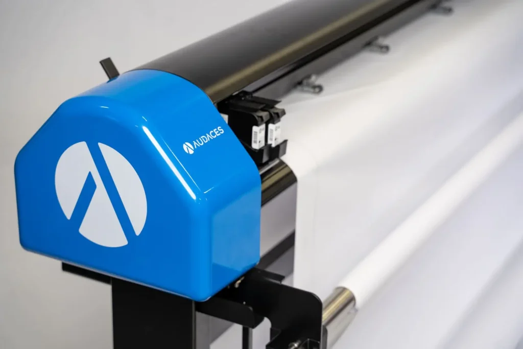 Máquina plotter Essence Audaces vista de lado