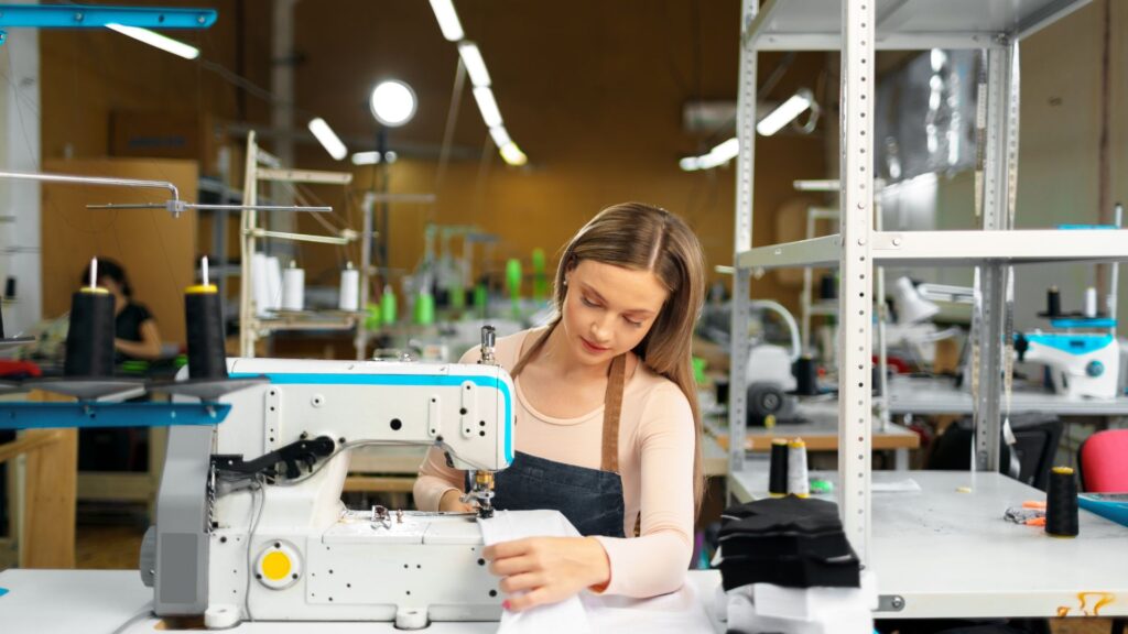 Con tecnología en mano y foco en los plazos, lidera con precisión el control de producción en el corazón del taller.