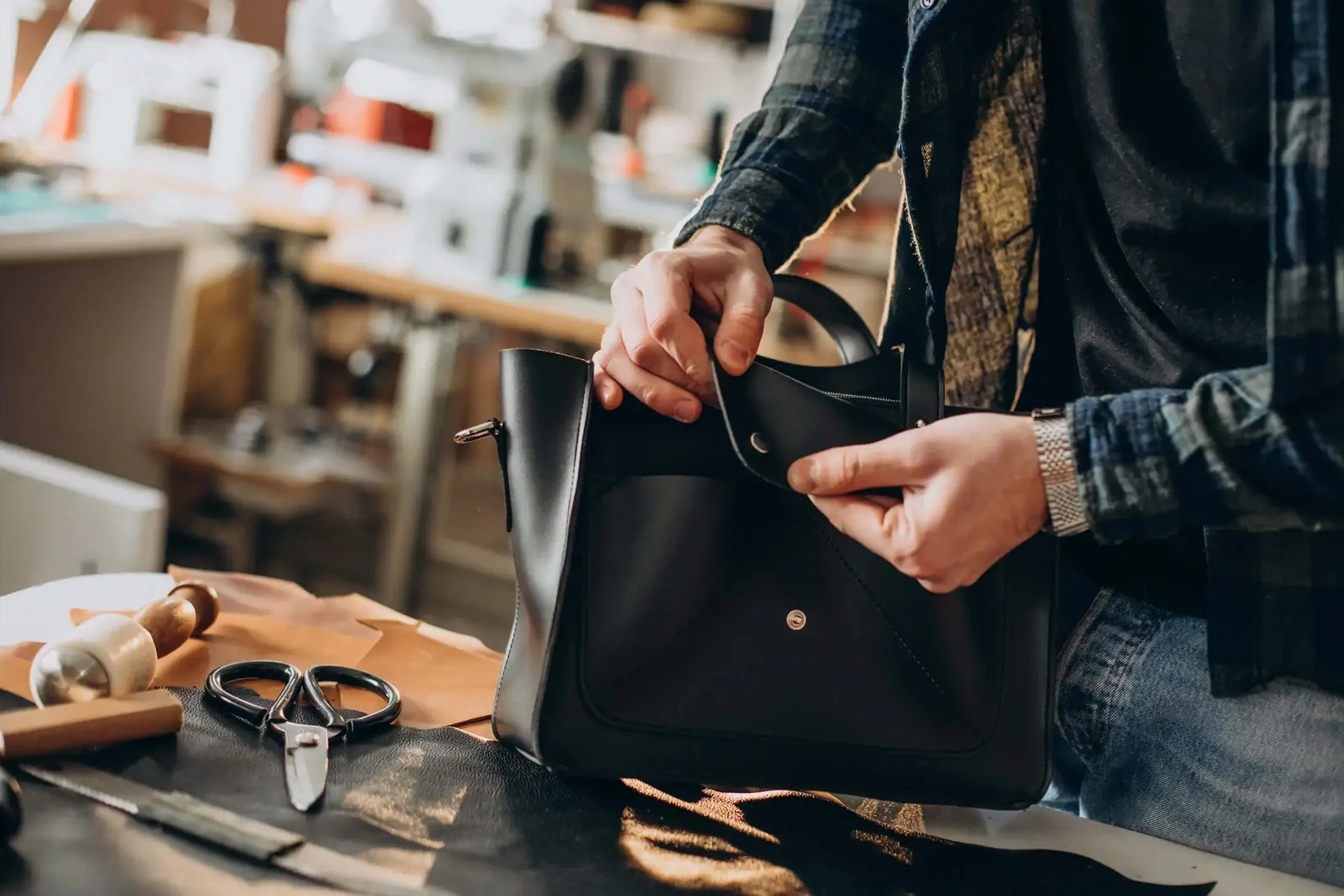 Tutto su come disegnare una borsa di moda passo dopo passo