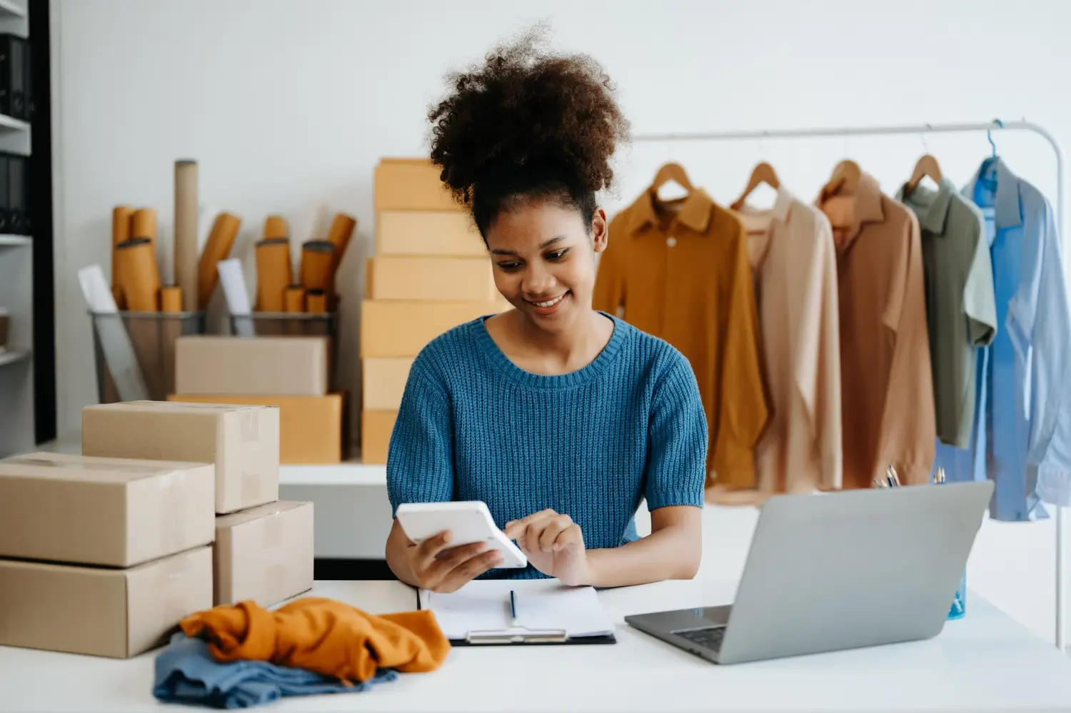 4 passos para calcular o giro de estoque de roupas