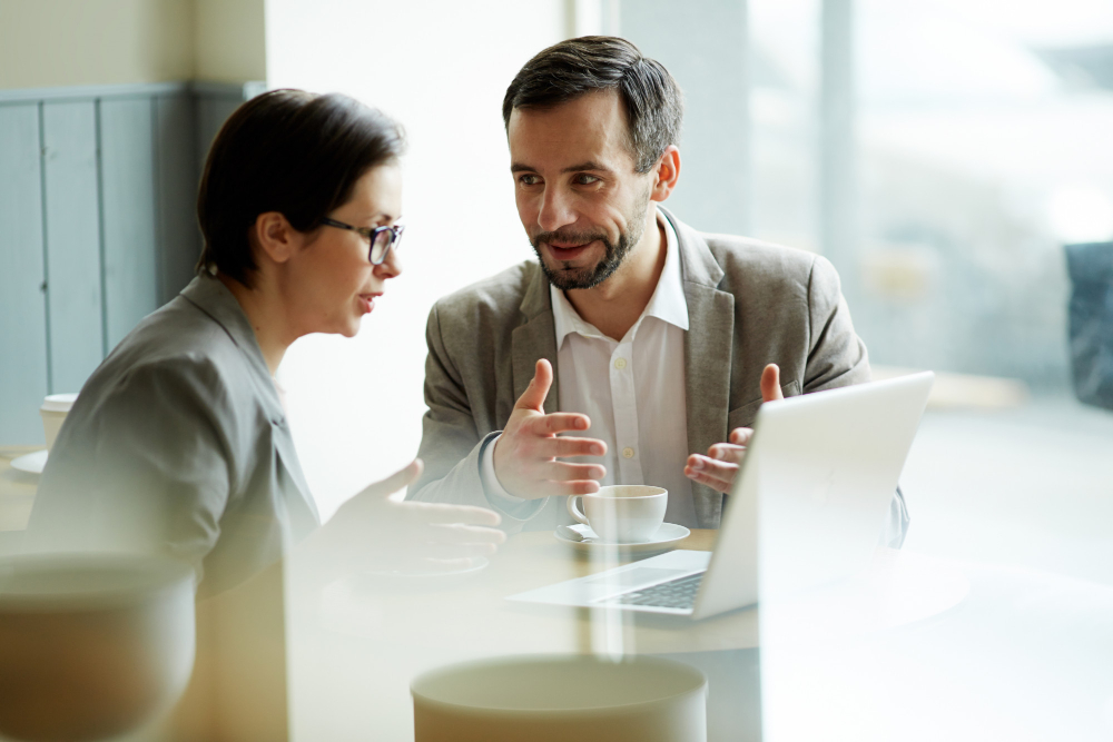 Incentives in industry: two executives, a man and a woman, talking.