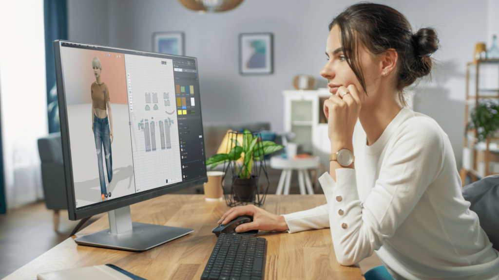 Profesional usando Audaces 3D para interpretar patrones de costura.