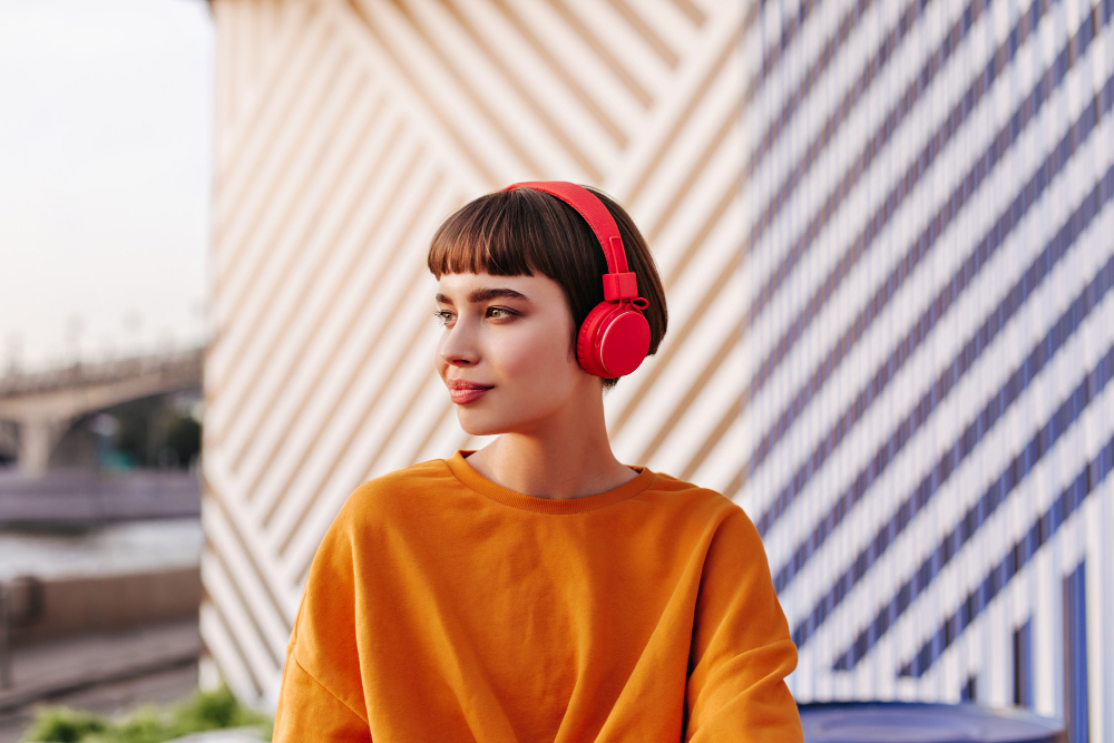 Fashion podcast: A stylish young woman wearing headphones.
