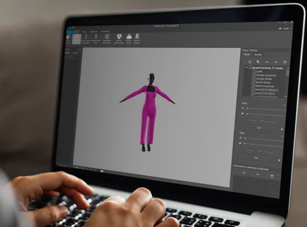 Tela do Audaces 3D mostrando simulação 3D de um macaquinho rosa de manga comprida em um avatar.