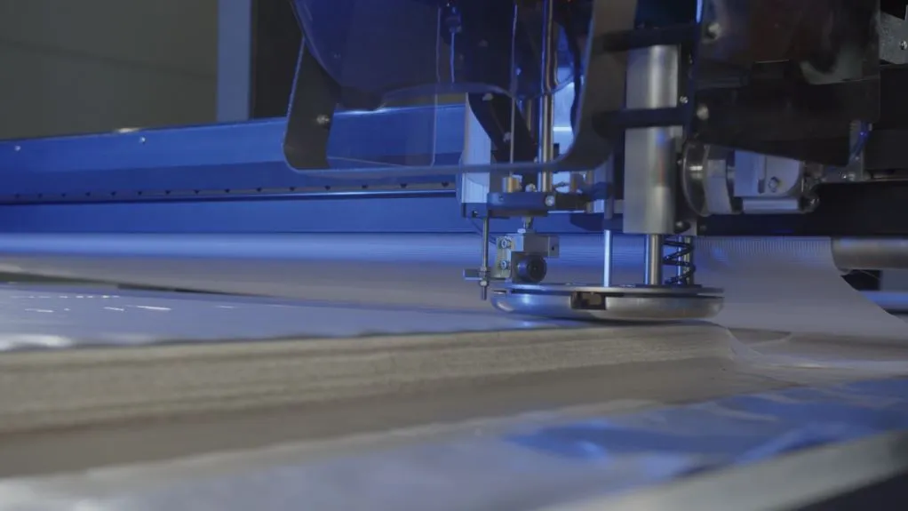 Types of automation: close-up of the Audaces cutting machine in action.