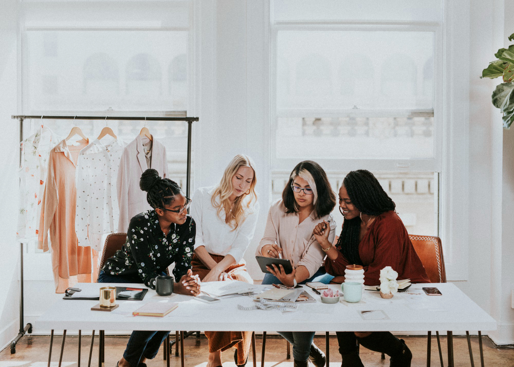 Crowdsourcing: several fashion professionals gathered around a meeting table.