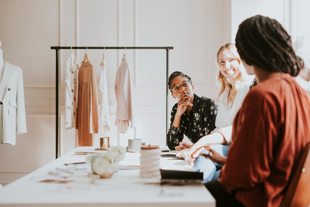 Crowdsourcing: professionals from different areas discussing a project.
