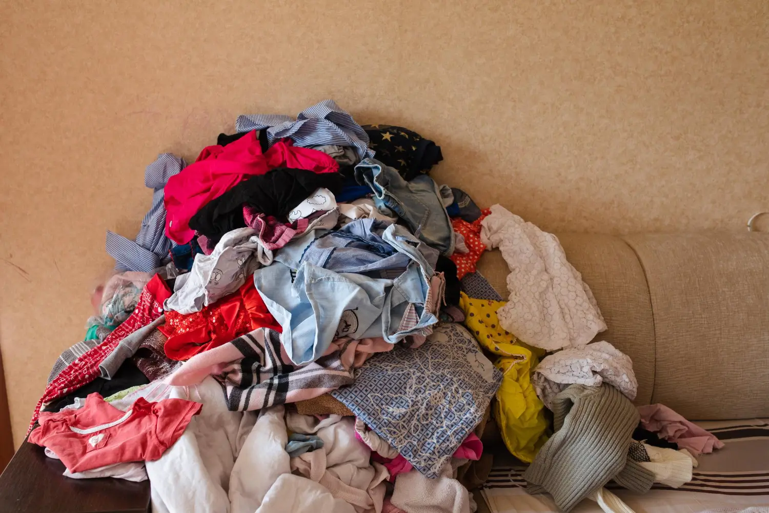 Descubra como descartar materiais têxteis corretamente