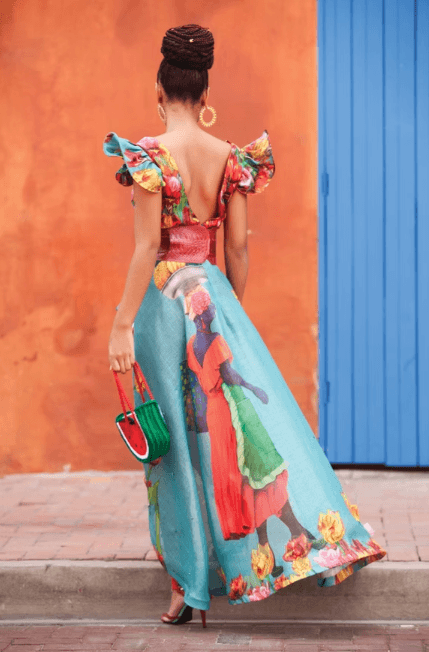 Hern&aacute;n Zajar: vestido y bolso del dise&ntilde;ador de moda Hern&aacute;n Zajar en una modelo