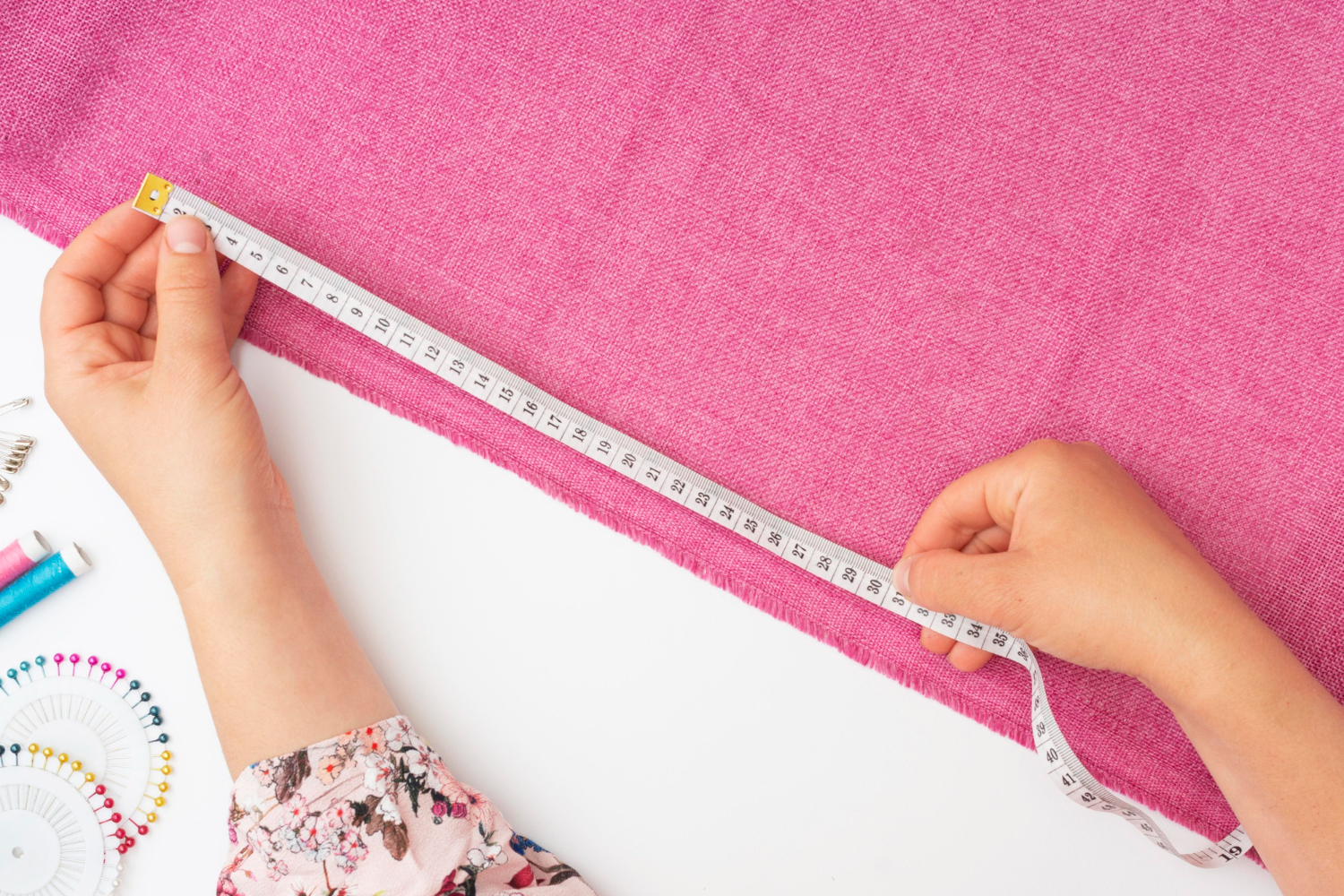 Entenda o que &eacute;, tipos e como fazer bainha de vestido