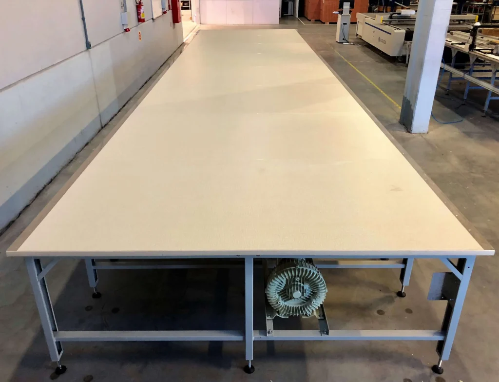mesa tendido tela: mesa para tendido de tela de Audaces en una fabrica