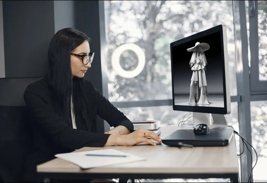 Modelista vendo o look final criado no CAD Audaces 3D