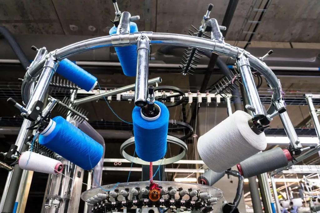 m&aacute;quinas producci&oacute;n: maquinaria textil con hilos