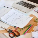 generador de patrones: diseños de patrones en una mesa