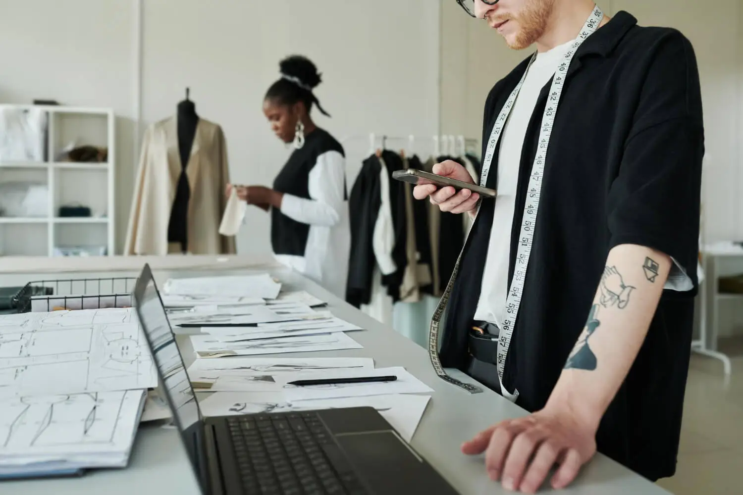 Pirater&iacute;a de software: riesgos y c&oacute;mo proteger tu confecci&oacute;n